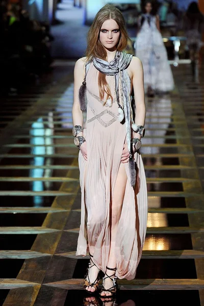 Look 18